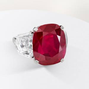 2023_gnv_22535_0096_001_the_sunrise_ruby_sensational_cartier_ruby_and_diamond_ring063710_.jpg