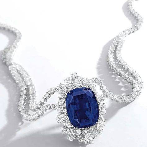 impressive-and-rare-sapphire-and-diamond-necklace.jpg